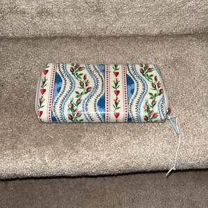Cath Kidston Endless Love wallet